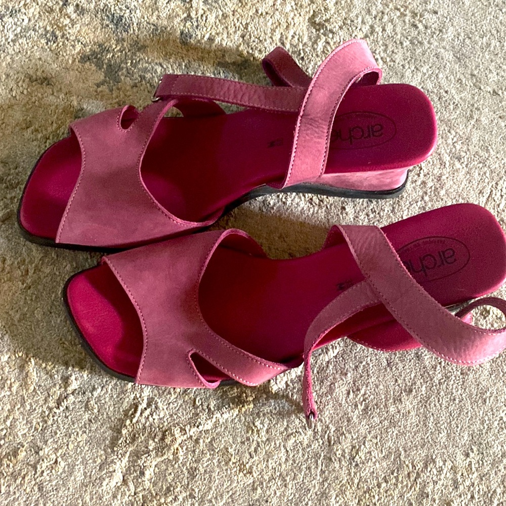 Arche wedge sandal